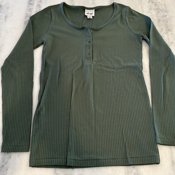 LED Maternity Ling Sleeve Henley Sage green - Picture 2 of 3